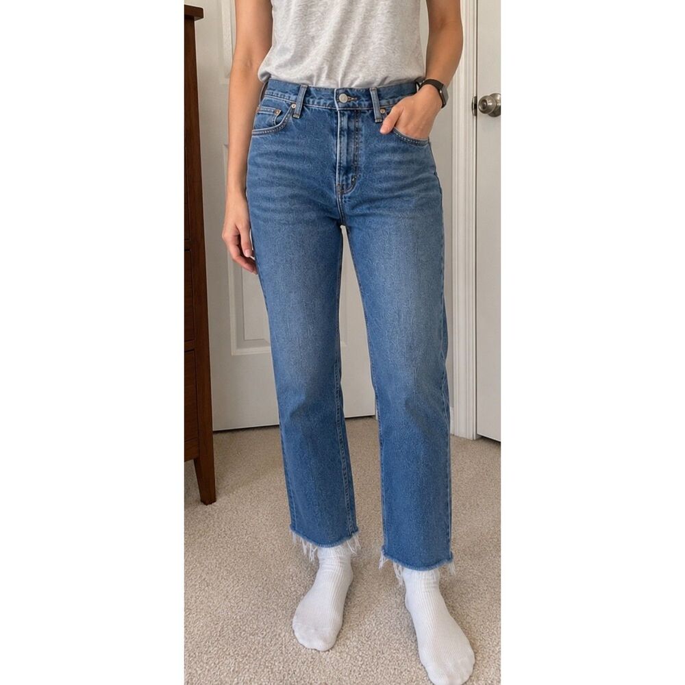 Abercrombie & Fitch Ultra High Rise Ankle Straight Jeans Size 28 6R